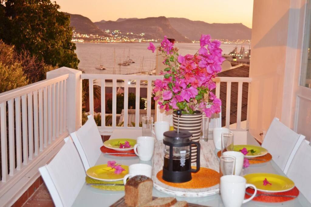 Bougainvillea House - The Heart Of Simonstown Simonʼs Town Buitenkant foto